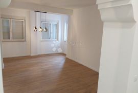 Opatija -153m2,4skl u villi kompletno adaptiran, Opatija, Appartamento