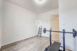 Novogradnja sa dvorištem u mirnom kraju Pule!, Appartment