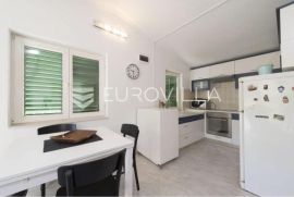 Šolta, Stomorska, samostojeća kuća NKP 100 m2, Šolta, Maison