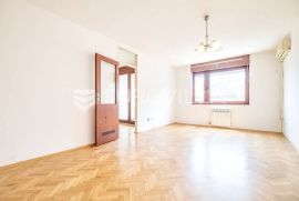 Zagreb, Trešnjevka, trosoban stan NKP 82 m2, balkon, loggia, Zagreb, Daire