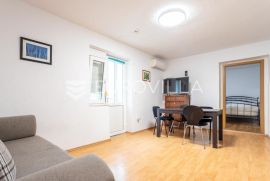 Podstrana, STROŽANAC, jednosobni apartman za dugoročni najam  40 m2, Podstrana, Wohnung