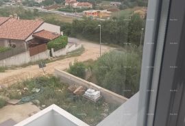 Kuća Prodaje se samostojeća kuća, Rovinjsko selo, Rovinj, House