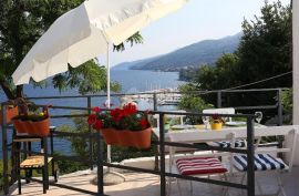 OPATIJA, CENTAR - stan s terasom i pogledom na more! PRILIKA!, Opatija, Apartamento