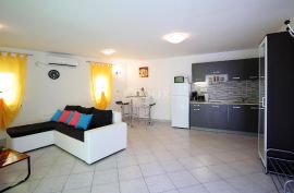 OPATIJA, CENTAR - stan s terasom i pogledom na more! PRILIKA!, Opatija, Appartment