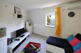 OPATIJA, CENTAR - stan s terasom i pogledom na more! PRILIKA!, Opatija, Appartment