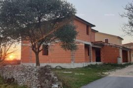 Kuća PRODAJA KUĆE – ROH BAU, ISTRA, MARČANA, Marčana, Casa