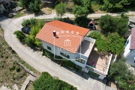 Novigrad - samostojeća kuća na zemljištu od 430m2! 250.000€, Novigrad, Haus