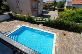 Privlaka - moderna villa 4 stambene jedinice s bazenom!! 495000€, Privlaka, Famiglia