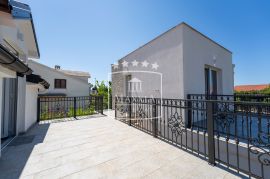 Privlaka - moderna villa 4 stambene jedinice s bazenom!! 495000€, Privlaka, Haus