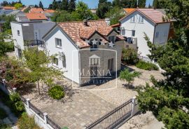 Privlaka - moderna villa 4 stambene jedinice s bazenom!! 495000€, Privlaka, Haus