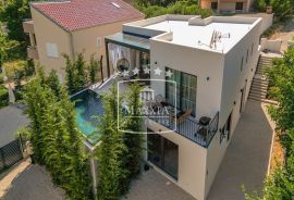 Pridraga - Moderna villa s bazenom par metara od plaže! 570.000€, Novigrad, Maison