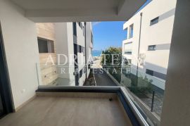 PRILIKA!!! STAN NA 1. KATU STAMBENE ZGRADE, POGLED NA MORE - DIKLO, ZADAR, Zadar, Appartment