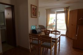 VODICE, samostojeća kuća, 7 apartmana, dvorište, Vodice, Maison