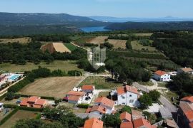 Barban, kuća s pomoćnim objektom i bazenom, Barban, Дом