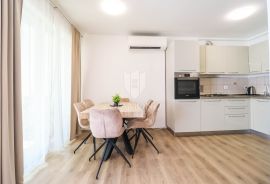 Elegantan dvosoban stan na Stoji!, Pula, Apartamento