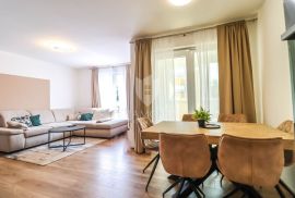 Elegantan dvosoban stan na Stoji!, Pula, Apartamento