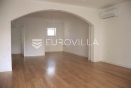 Zadar, Novi Bokanjac – Dvoetažni stan površine 140 m2 s predivnim vrtom od 95 m2, Zadar, Stan