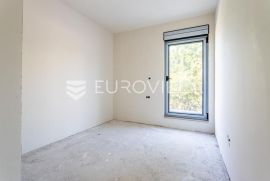 Split, Sirobuja, trosoban stan + dva parkirna mjesta NKP 71, 48 m2, Split, Apartamento