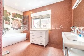 Zagreb, Maksimir, vila s konobom, vrtom i dva stana BRP 591 m2, Zagreb, Дом