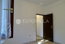 Viškovo, etaža u prizemlju s vrtom, 109m2, podijeljena u dva stana, Viškovo, Appartement