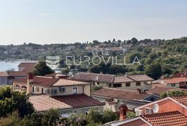 Istra, Banjole - četverosoban stan u novogradnji na prvom katu,108.36m2 s otvorenim pogledom na more, Medulin, Daire