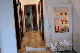 Opatija- prekrasan 2s+db s balkonom i bazenom, Opatija, Wohnung