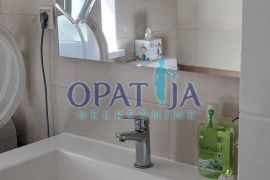 Opatija- prekrasan 2s+db s balkonom i bazenom, Opatija, Daire