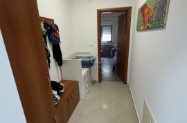 VIŠKOVO, MARINIĆI - stan, 2s + db + konoba 55 m2, okućnica!!!, Viškovo, Appartment