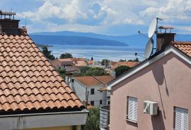 OTOK KRK, MALINSKA - Prekrasan stan 2S+DB s parkingom u mirnoj ulici, Malinska-Dubašnica, Appartement