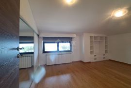 OPATIJA, LOVRAN- prekrasan dvoetažni stan od 111.89m2 s pogledom na more, okućnicom i garažom, Lovran, Appartement