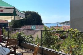 TISNO, top lokacija, 130 m od mora, prizemlje + dvorište 97 m2, Tisno, Appartment