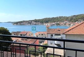 TISNO, top lokacija, 1. kat, 130 m od mora, pogled na more, Tisno, Appartement