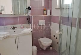 Top lokacija - dva apartmana blizu plaže!, Malinska-Dubašnica, Flat