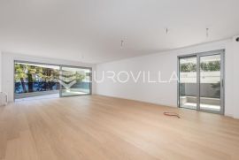 Opatija, centar, trosoban stan u novogradnji s 2 terase NKP 134 m2, Opatija, Wohnung