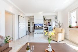 Crikvenica, eksluzivni četverosbni penthouse NKP 145 m2 s parkingom, Crikvenica, شقة