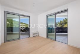 Opatija, centar, atraktivan višesoban stan u novogradnji s 4 parkirna mjesta NKP 254 m2, Opatija, Appartment