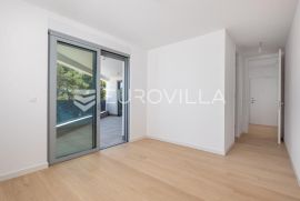 Opatija, centar, atraktivan višesoban stan u novogradnji s 4 parkirna mjesta NKP 254 m2, Opatija, Διαμέρισμα