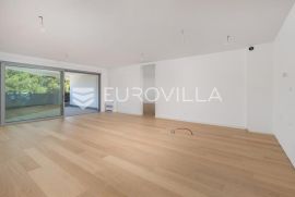 Opatija, centar, višesoban stan u novogradnji s 4 parkirna mjesta NKP 247 m2, Opatija, Daire