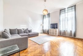 Zagreb, Centar, prekrasan trosobni građanski stan 112 m2 i vanjsko parkirno mjesto!, Zagreb, Apartamento