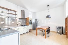 Zagreb, Centar, prekrasan trosobni građanski stan 112 m2 i vanjsko parkirno mjesto!, Zagreb, Appartement