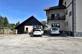 Vrbovsko, samostojeća kuća s 2.000m2 okućnice i poslovnim prostorom, Vrbovsko, Haus