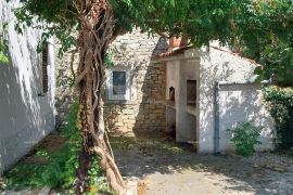 Kuća Prodaja kuće sa dvije garaže, Galižana!, Vodnjan, House