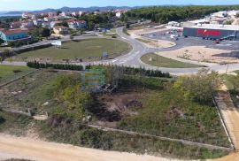 PRODAJA građevinsko poslovno zemljište 2464 m2 Pakoštane, Pakoštane, Terreno