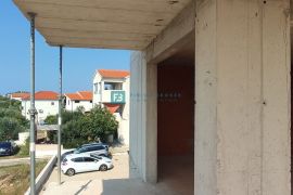 VODICE, novogradnja, 350 m od plaže, 2. kat, pogled na more, Vodice, شقة