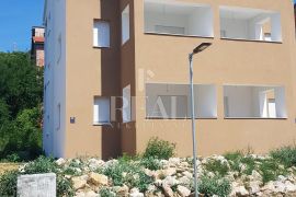 RAB-NOVOGRADNJA, STAN S GALERIJOM OD 73m2, PARKING, Rab, Apartamento