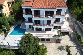 Dramalj kuća sa više stambenih jedinica, Crikvenica, House