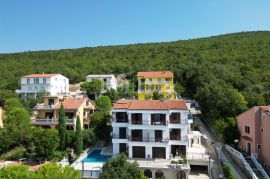 Dramalj kuća sa više stambenih jedinica, Crikvenica, House