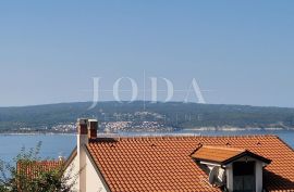 Crikvenica, stan u prizemlju sa velikom okućnicom, Crikvenica, Appartment