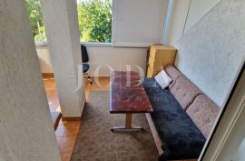 Crikvenica, stan u prizemlju sa velikom okućnicom, Crikvenica, Appartement