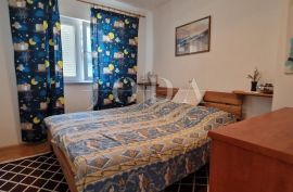 Crikvenica, stan u prizemlju sa velikom okućnicom, Crikvenica, Appartment